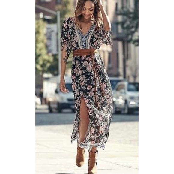Express Dresses & Skirts - NEW EXPRESS Boho V-Neck Floral Kimono Style Maxi Dress w/ Slit Black Pink White